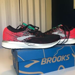 Women’s brooks size 10 Ricochet